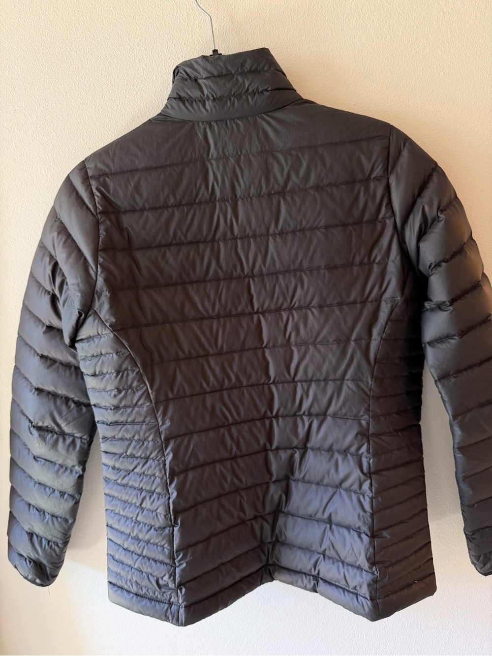 Patagonia Women's Black Lightweight Down Jacket, Size M - Picture 3 of 5